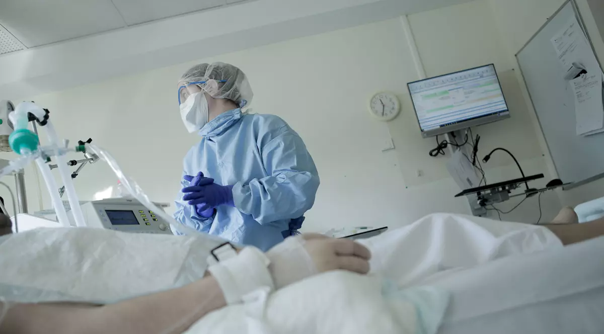 Persoanele asimptomatice vor fi tratate în hoteluri. Ce măsuri ia guvernul