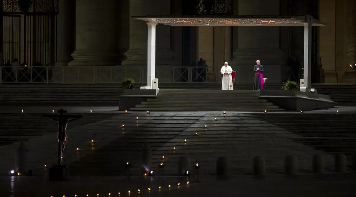 Vaticanul vrea ca anul acesta să transmită online slujbele de Crăciun