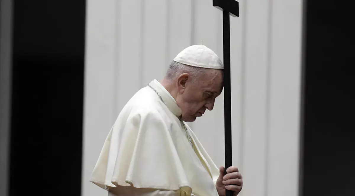 Un angajat al Papei Francisc, infectat cu COVID-19. Este al 12-lea caz de la Vatican