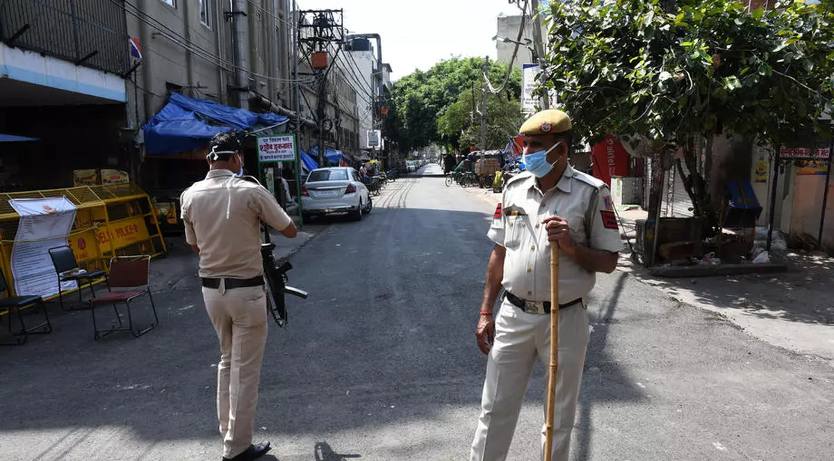 Un polițist din India s-a ales cu o mână retezată, după ce patrula sa a oprit o mașină în care se aflau războinici Nihang