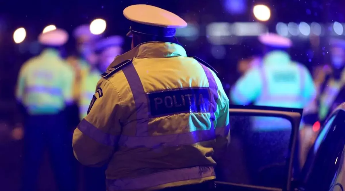 Polițistul din Dej care a chefuit cu “Sharpele Nebunu” și cu “Piticul porno” în plină pandemie a fost amendat