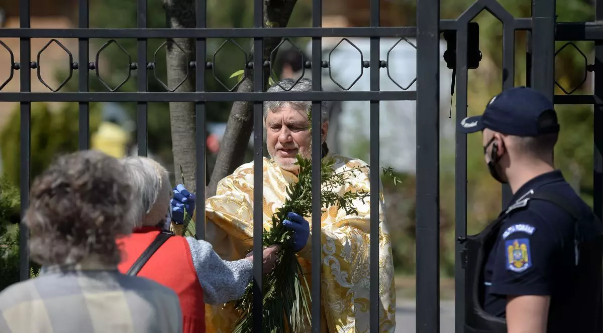 Problema pe care noul acord MAI-BOR nu a lămurit-o: cine va livra echipamentul medical pentru voluntari și preoți?