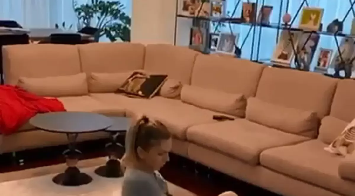 VIDEO / Simona Halep se antrenează în sufragerie, în timpul pandemiei de coronavirus. Imagini spectaculoase