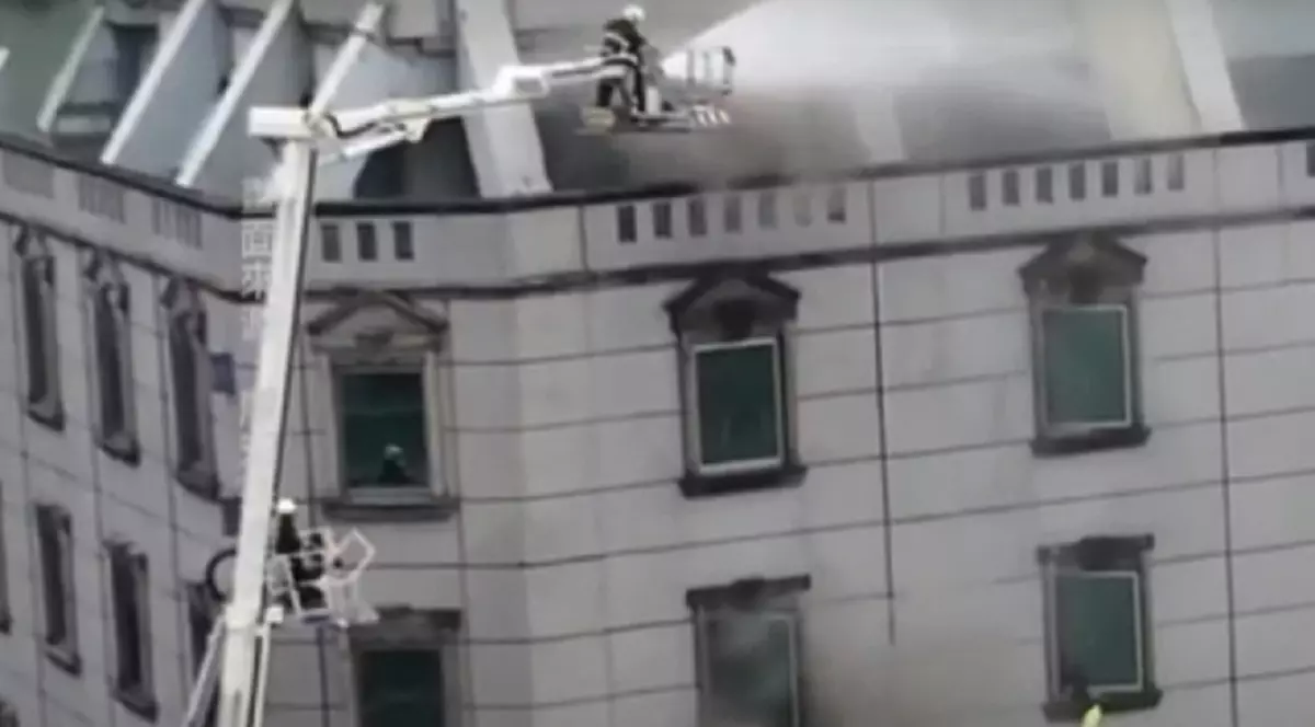 Cinci persoane au murit într-un incendiu care a mistuit un club din Taipei. Autoritățile au deschis o anchetă