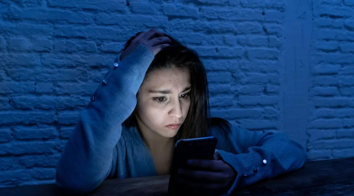 Scena9: În România pornografia fără consimțământ nu este incriminată. Viața privată a adolescentelor, exploatată pe rețelele sociale