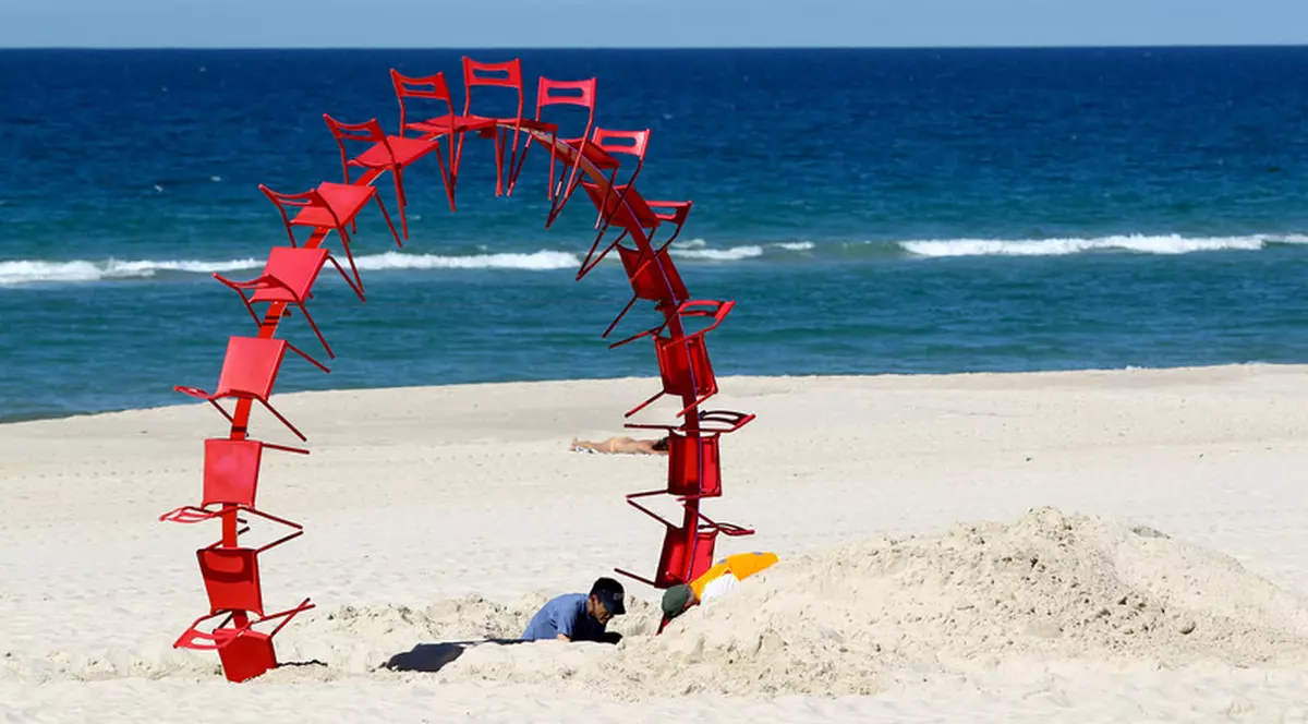 Ministru al sănătății, după ce a fost surprins pe plajă cu familia, în plină carantină: ”Am fost un idiot!”