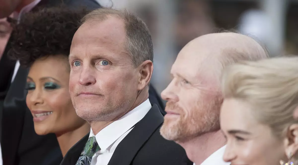 Influencerii, principalii propagandiști de știri false în vremea pandemiei. Tehnologia 5G, legată de apariția coronavirusului