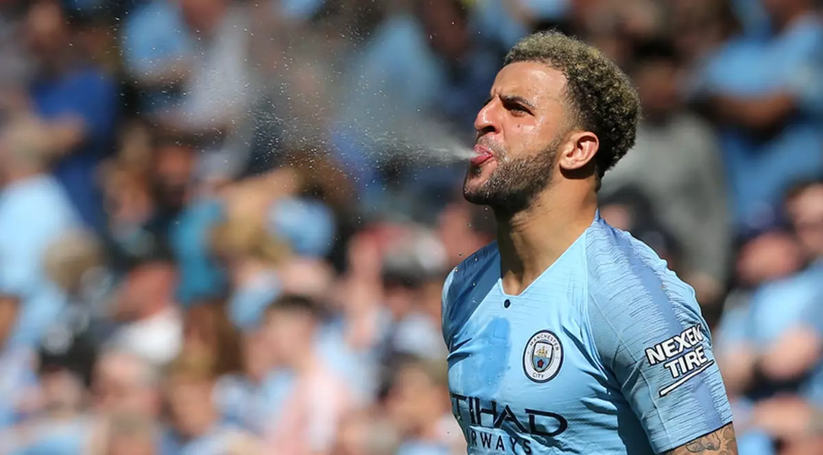 Efectele coronavirusului în fotbal: cartonaș galben pentru jucătorul care scuipă pe teren