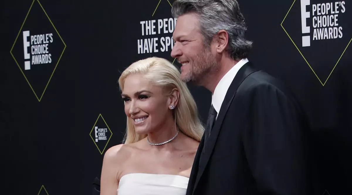 Video | Ce fac vedetele în izolare. Gwen Stefani l-a tuns pe Blake Shelton, în timpul unui interviu cu Jimmy Fallon