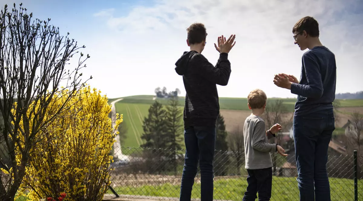 Spania relaxează restricțiile pentru copii. După 6 săptămâni de carantină, aceștia vor putea ieși din locuințe