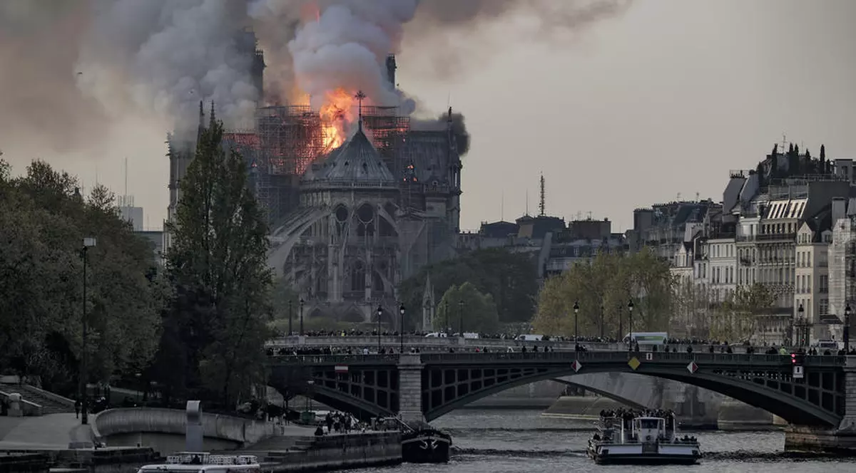 Lungmetraj despre incendiul de la Catedrala Notre Dame, în regia lui Jean-Jacques Annaud