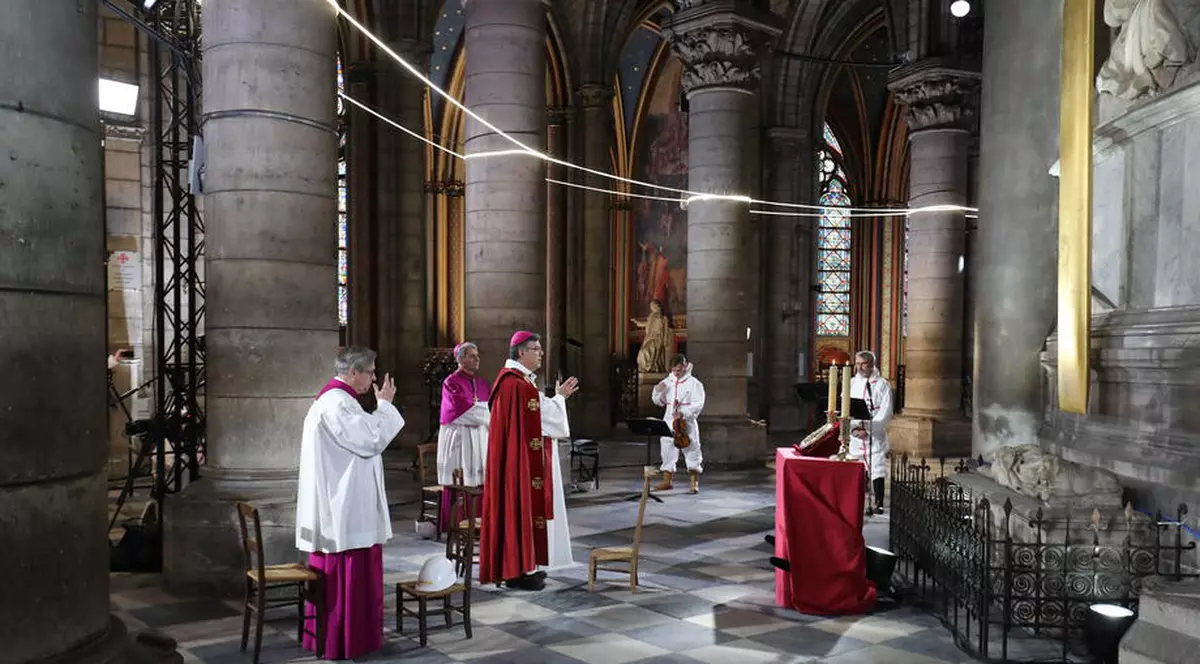 Ceremonie specială în Vinerea Mare la Catedrala Notre-Dame, la apropae un an de la incendiu