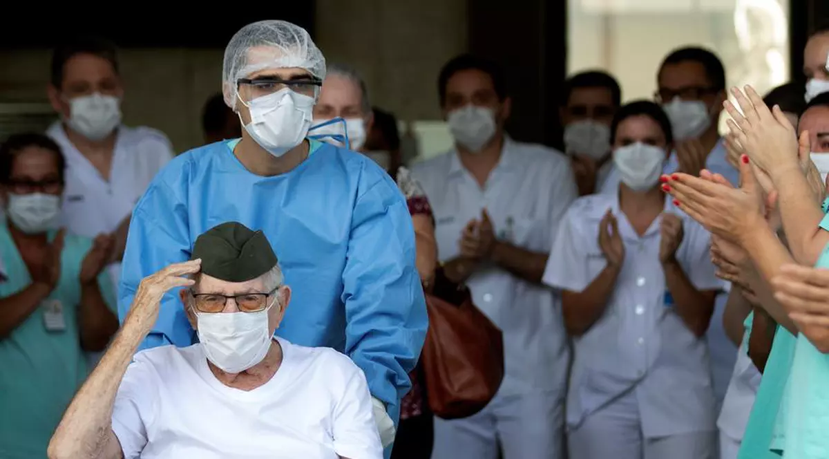 Un veteran de război de 99 de ani a câştigat bătălia cu COVID-19