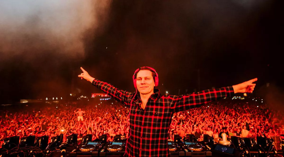 Legendarul DJ Tiesto a anunțat că va deveni tată. Are o iubită cu 28 de ani mai tânără
