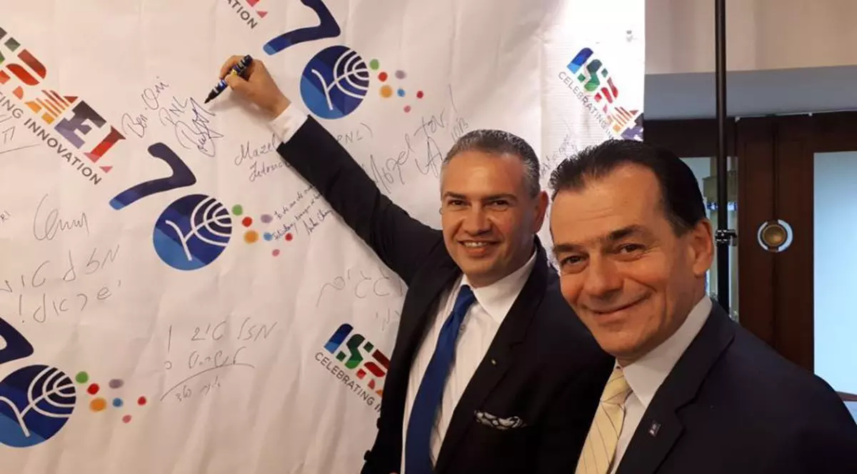 SURSE: Deputatul Ben Oni Ardelean, suspectat că ar fi făcut fotografia cu Orban şi miniştrii, petrecând la Palatul Victoria. Cine se mai afla în birou