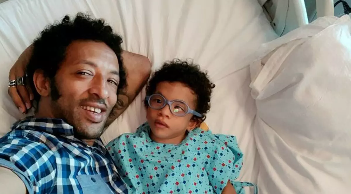 Băiețelul lui Kamara va fi din nou operat. Leon are doar 6 ani și grave probleme de sănătate