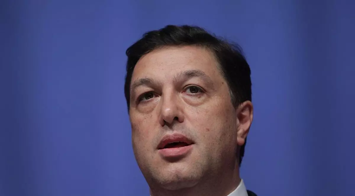 Ministrul Vela i-a certat pe senatorii care au vorbit de la tribuna Senatului fără masca de protecţie