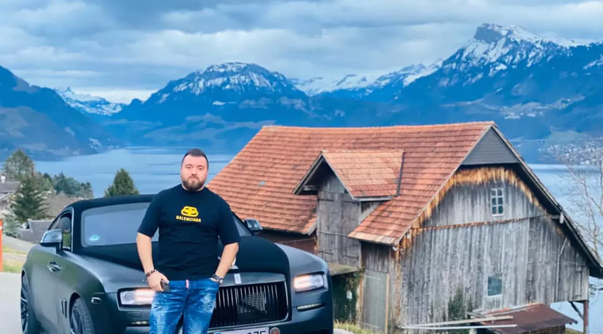 Interlopul Sharpele Nebunu, prietenul polițiștilor din Cluj, își plătea mașina de 400.000 de euro cu bani de la fetele amenințate că le taie degetele