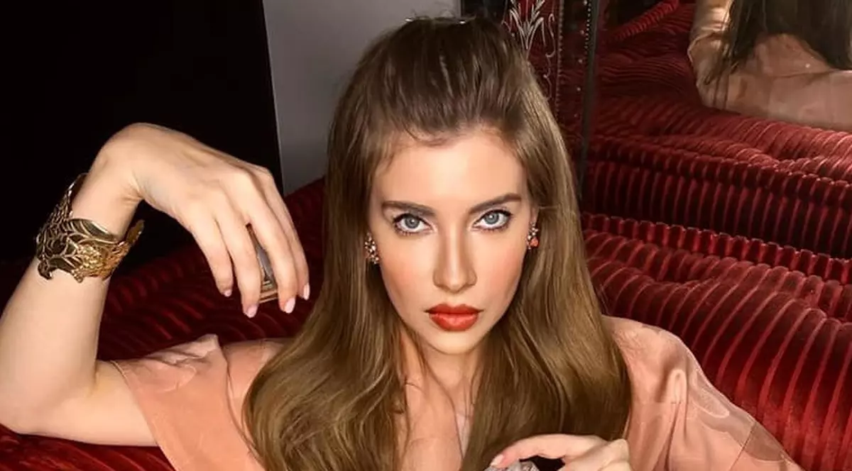 Iulia Albu și-a pus fanii pe jar. Declarația făcută în direct la tv. „Se întâmplă ceva la nivelul pieptului. Poate sunt însărcinată”