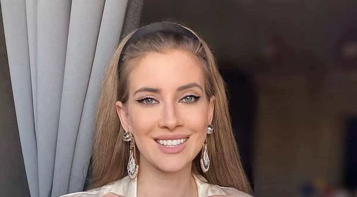 Ce a scris fetița Iuliei Albu pe asfalt, pentru vecini. Mikaela are 10 ani, iar mesajul ei i-a impresionat pe toți