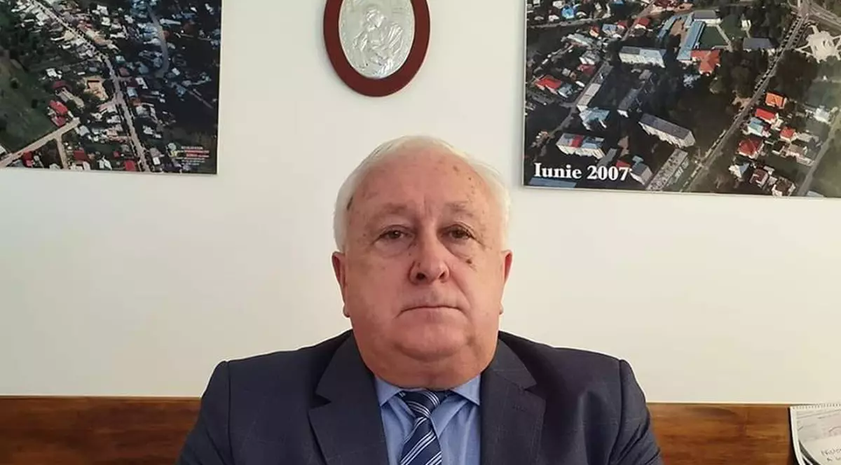 Primarul din Rădăuți, infectat cu COVID-19, este în carantină la domiciliu, în timp ce toți bolnavii, chiar și cei asimptomatici, sunt internați