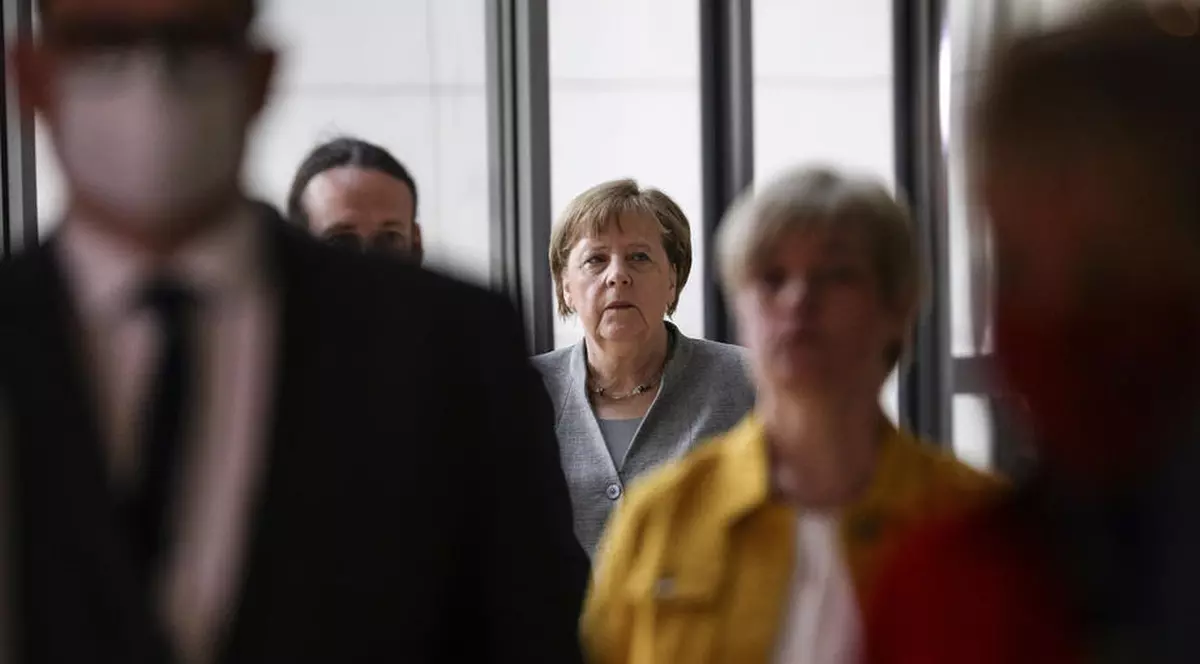 Mesajul neobișnuit lăsat în fața biroului Angelei Merkel. Poliția face anchetă