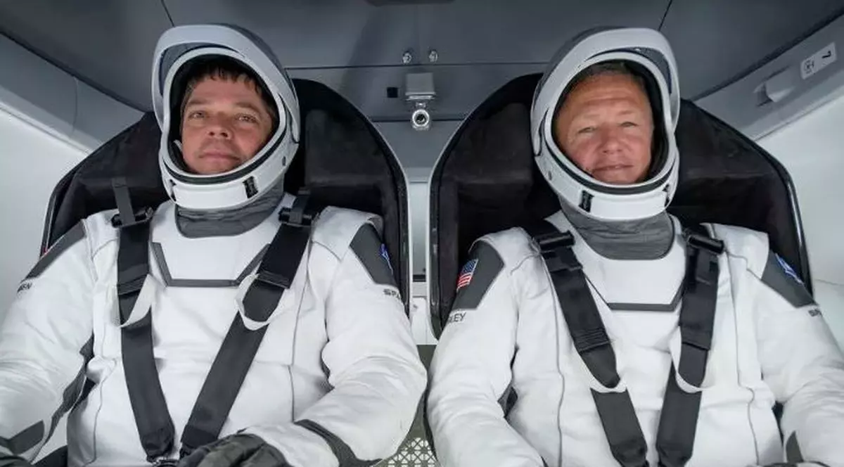 SpaceX lansează Crew Dragon, prima misiune privată cu doi oameni