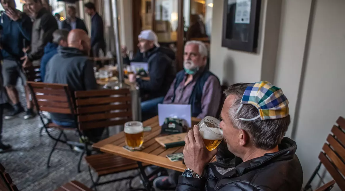 Restaurantele se închid din nou în Cehia. Se reinstaurează și interdicția de circulație pe timpul nopții