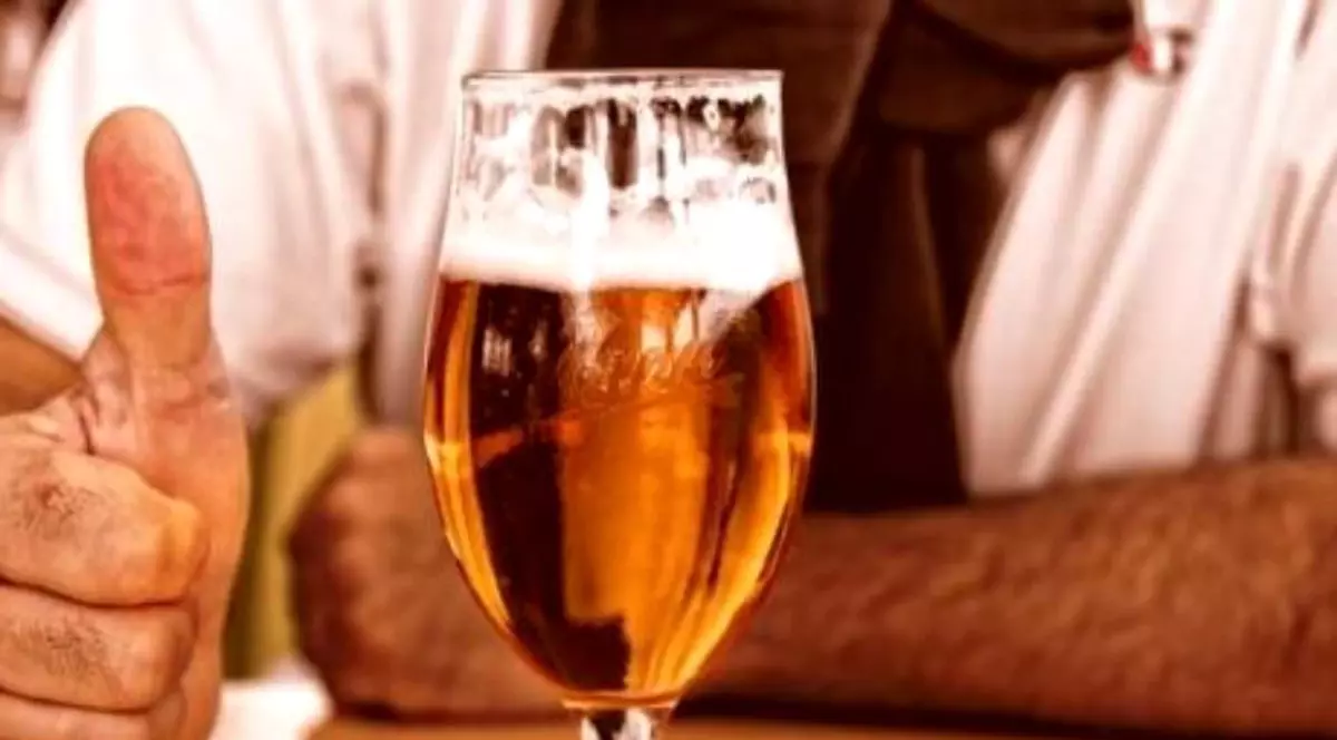 Un bărbat, care a murit în urmă cu 6 ani, i-a lăsat 10 dolari fiului pentru a-și cumpăra prima bere la vârsta majoratului