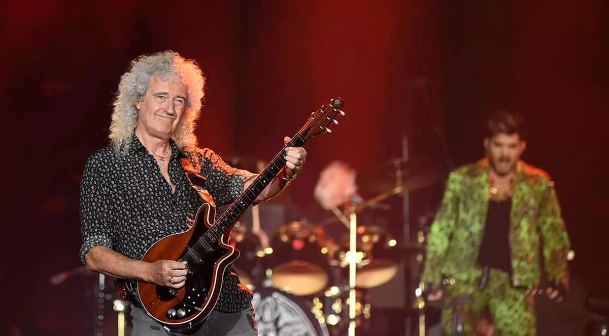 Chitaristul Brian May de la Queen a suferit un infarct, după o criză groaznică de spate. Înainte suferise un accident în grădină
