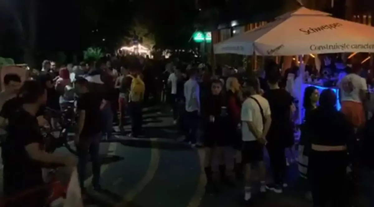 Gabriela Firea, prima reacție după petrecerea din Herăstrău: “Am reușit târziu să închidem terasa și să îi trimitem pe oameni acasă”. Viceprimarul, atac la adresa patronilor: “Acești șpăgari”