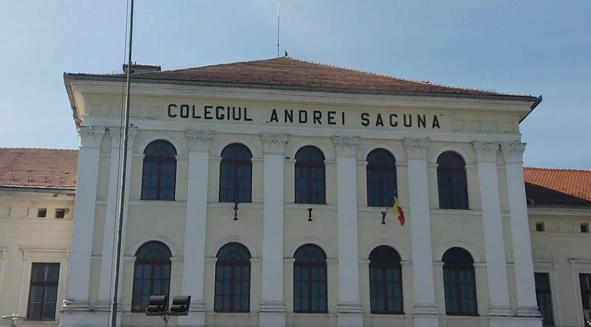 CNCD a amendat trei colegii din Braşov, pentru că au condiţionat continuarea cursurilor de obţinerea anumitor medii