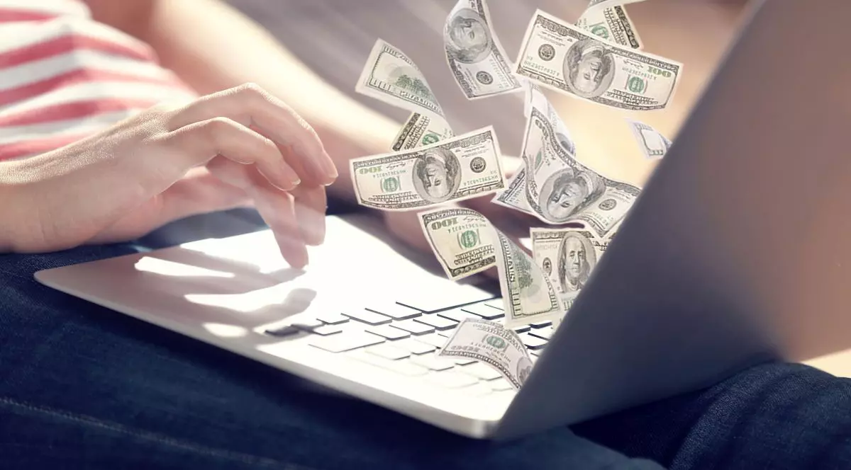 Cu ce rămânem după pandemie: digitalizare forțată, regândirea economiei și a UE, plus puteri mai mari pentru stat. Dolari care ies digital dintr-un laptop