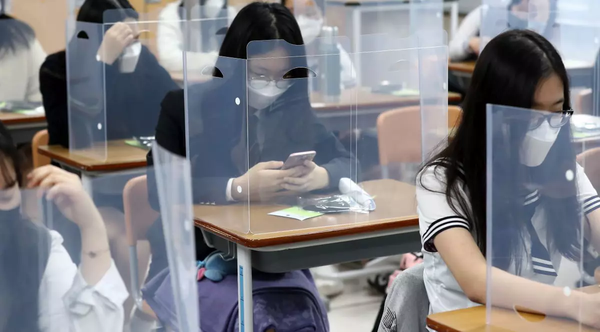 Cum învață elevii unui liceu din orașul sud-coreean Daejeon FOTO: EPA