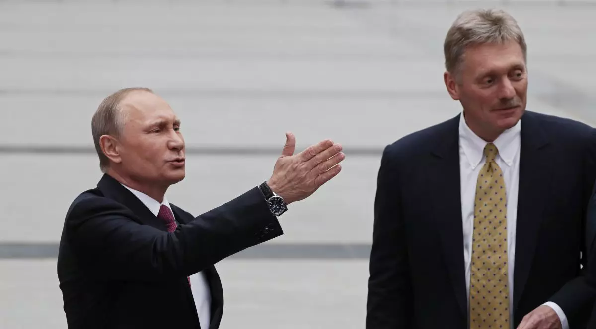 Dmitri Peskov, alături de președintele Putin FOTO: EPA