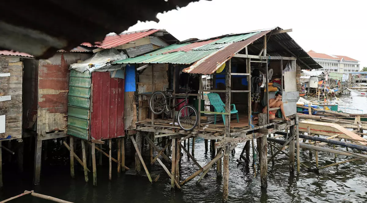 Cinci persoane decedate și peste 90.000 de refugiaţi în urma unui taifun care a lovit Filipine