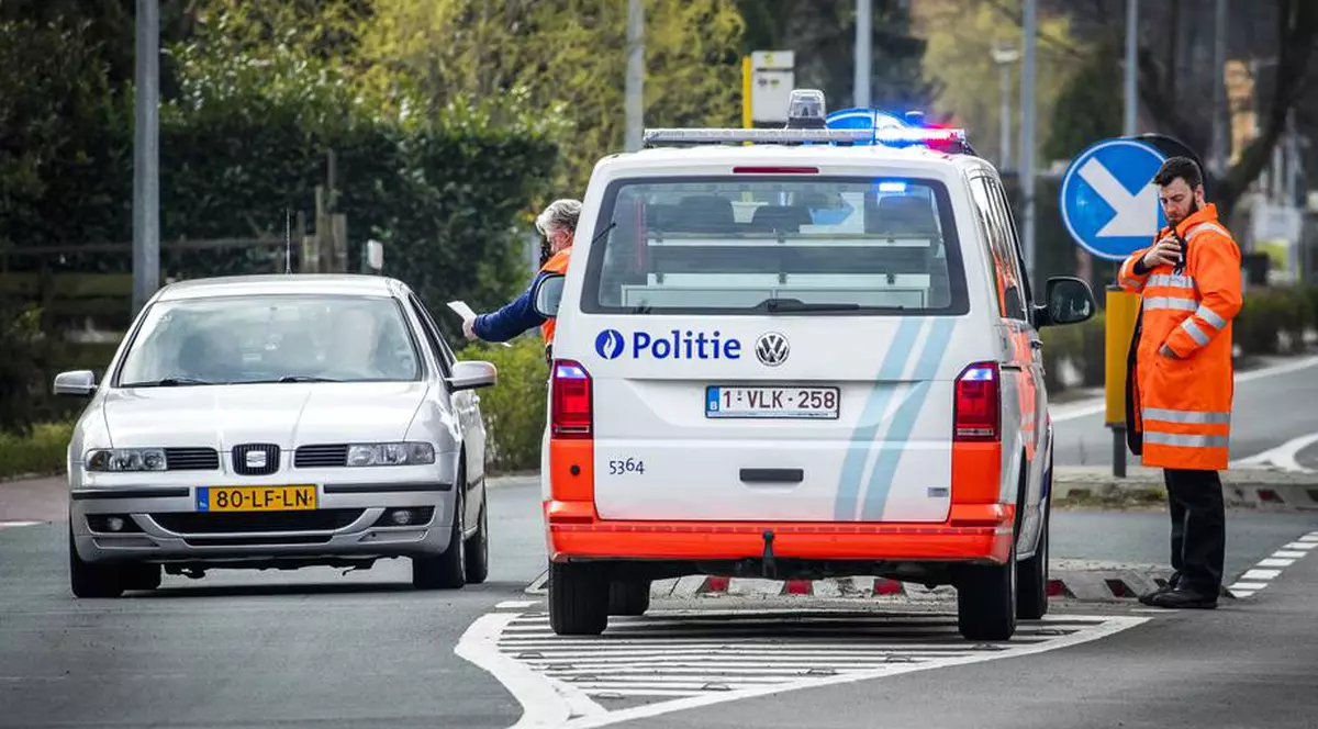 Situație inedită într-un oraș prin mijlocul căruia trece granița. Belgienii care n-au voie să traverseze strada și să facă cumpărături fiindcă acolo este Olanda