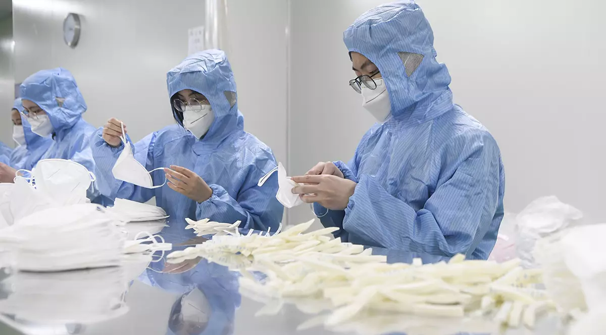 Măştile de protecţie au devenit cele mai căutate obiecte în această perioadă Foto: Hepta