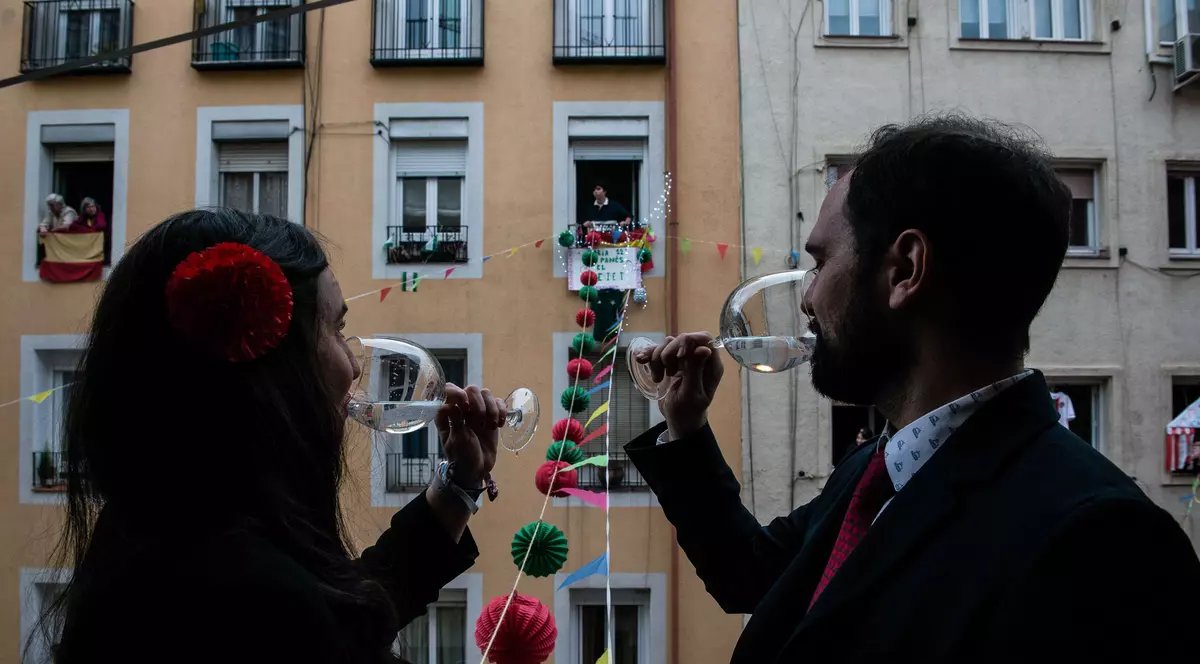 Mai multe țări europene adoptă azi noi măsuri de relaxare. Unii elevi din Austria și Germania revin la școală, iar în Spania se redeschid frizeriile