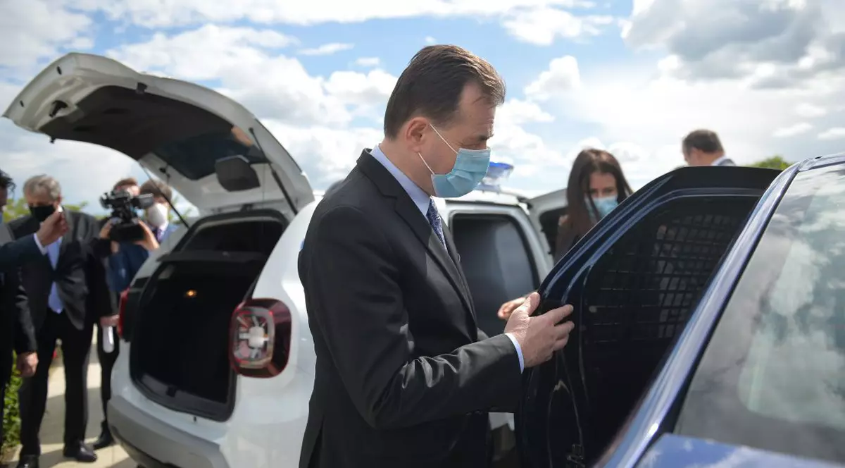 VIDEO | Cum arată noul Duster al Poliției Române. Premierul Orban l-a văzut astăzi