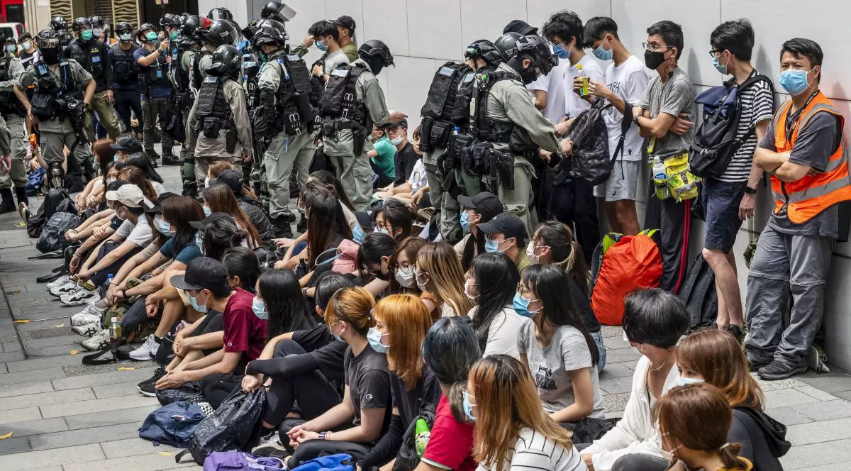 Sute de protestatari au fost arestați la Hong Kong FOTO: EPA