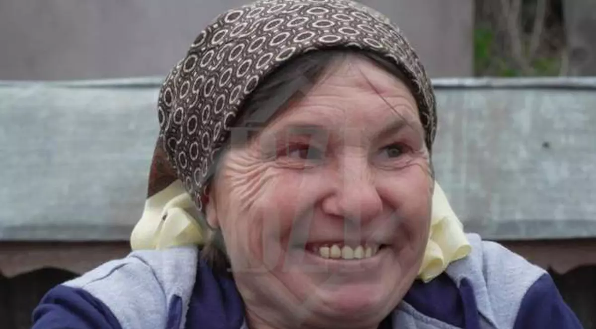 Video |  Soția unui ieșean care a murit după ce a băut spirt: ”Vodka e apă chioară, romul, colorant, spirtul e bun. Bei un pahar și pleci la muncă”