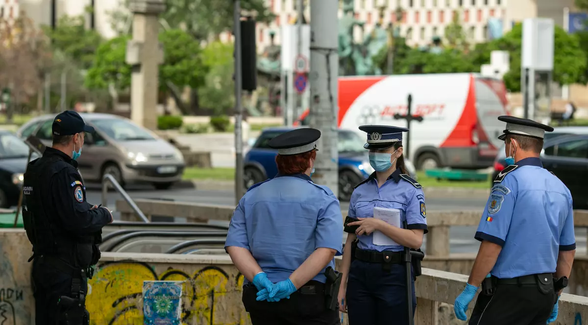 De ce nu s-a dat nicio amendă în starea de alertă: Ordinul MAI cu normele de aplicare nu e finalizat. Guvernul ia în calcul să pună excepții pentru folosirea măștii de protecție