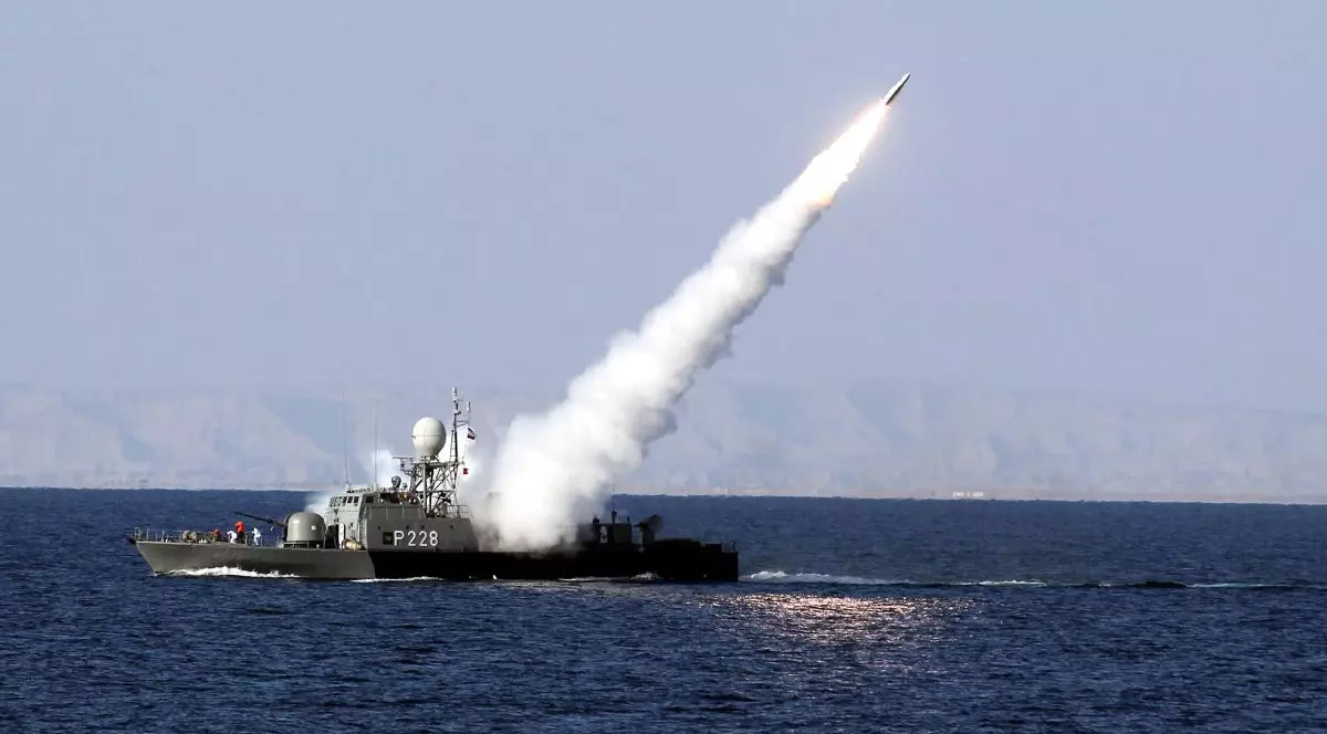 Iranul și-a ucis din greșeală 19 militari, cu o rachetă țintită greșit în Golful Oman