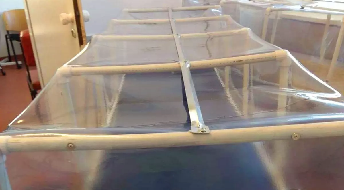 Inventivitatea românească în lupta cu COVID-19. La spitalul Municipal Urziceni au apărut izolete din folie de solar