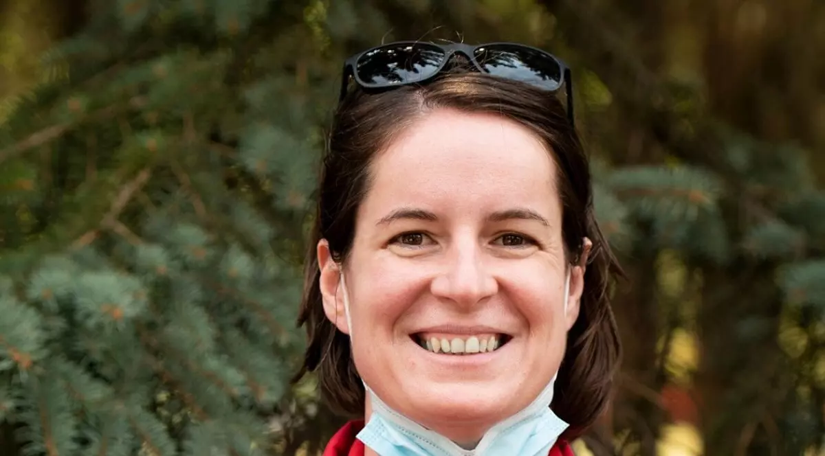 După ce a luptat cu COVID-19 în Italia, o asistentă medicală din Târgu Mureș s-a oferit voluntar și în Republica Moldova