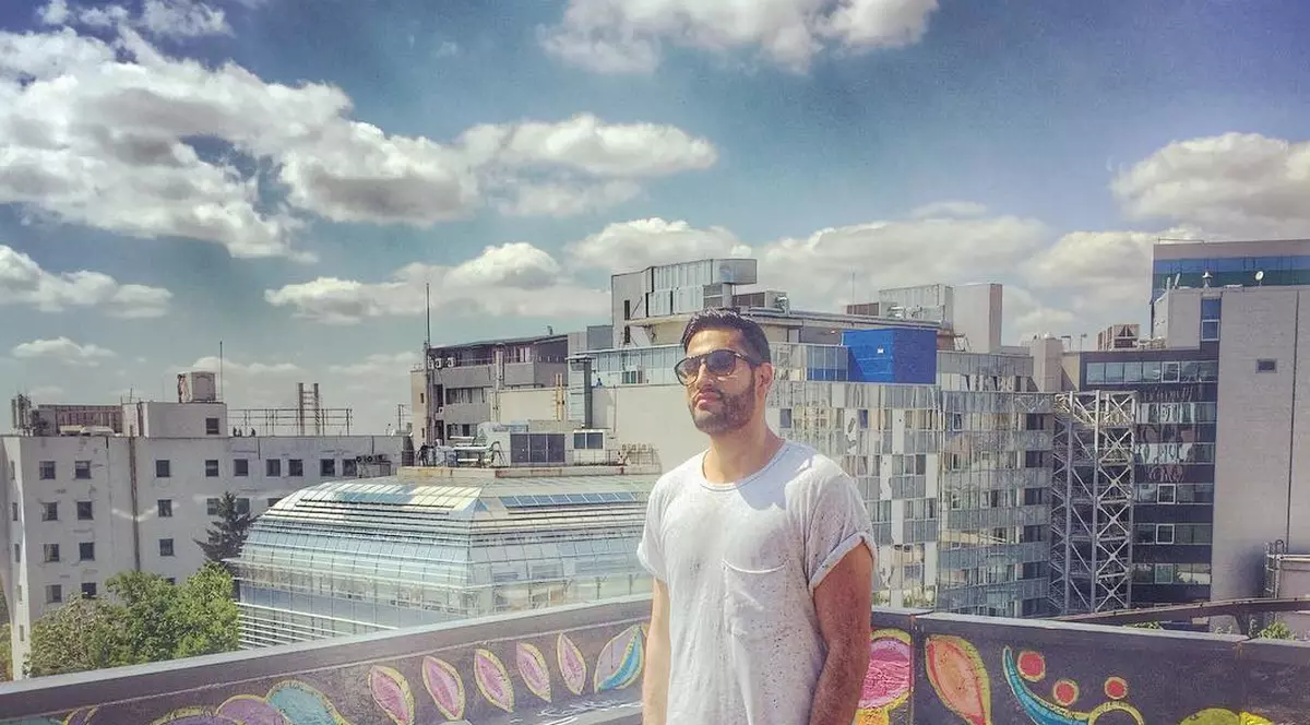 Handbalistul iranian Alireza Mousavi, fundașul lui Dinamo, și-a depus azi actele pentru a obține cetățenia: ”Vreau să fiu român pentru că vă iubesc!”