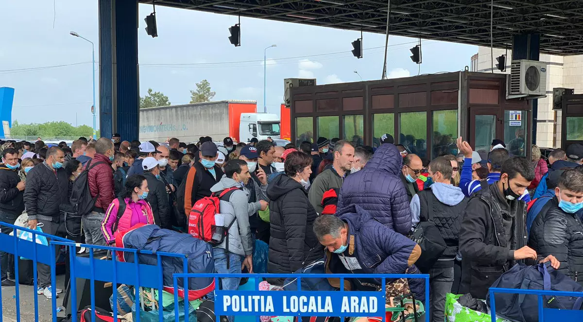 Poliţia de Frontieră: La Nădlac nu mai sunt pietoni care aşteaptă să treacă graniţa