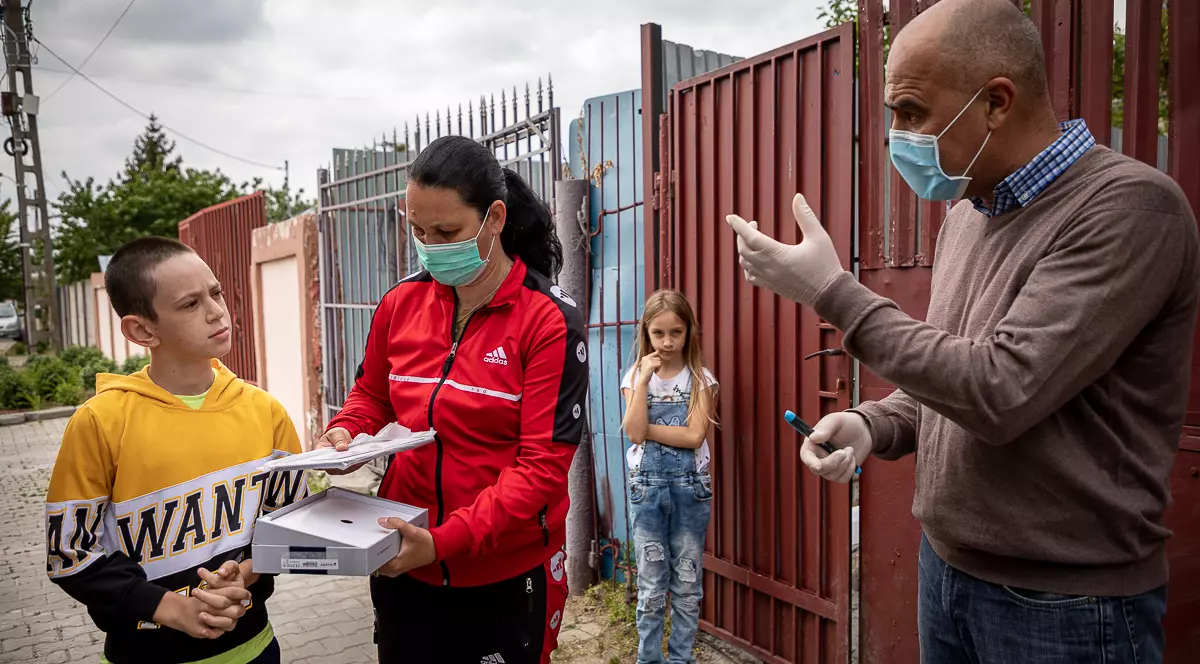 Parlamentul vrea să modifice legea prin care toți elevii și profesorii pot primi “la cerere” un laptop sau o tabletă asigurate de Ministerul Educației