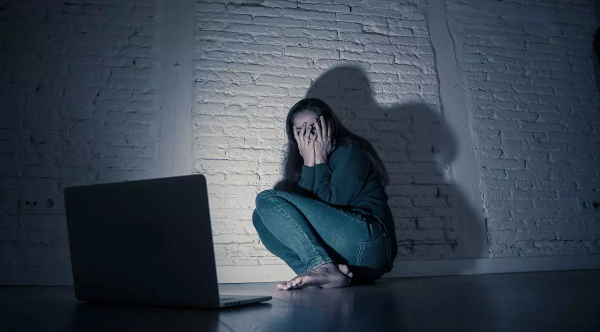 Detalii șocante în cazul unui bărbat din Iași, trimis în judecată pentru pornografie infantilă. Una dintre victime a fost bătută și obligată să stea în genunchi timp de opt ore